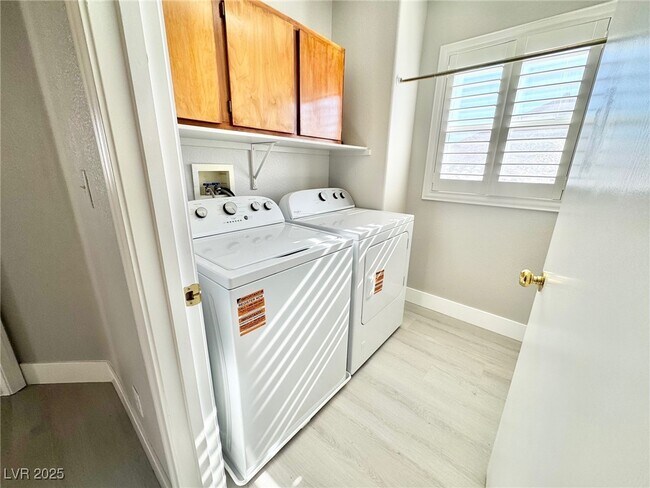 Building Photo - 4330 Spruce Grove St