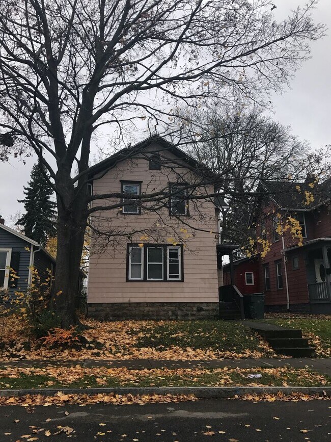 Building Photo - 209 Gregory St