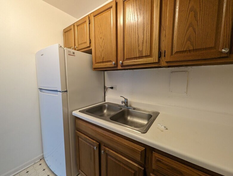 Building Photo - 4180 N Marine Dr