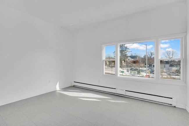 Building Photo - 296 Hancock St