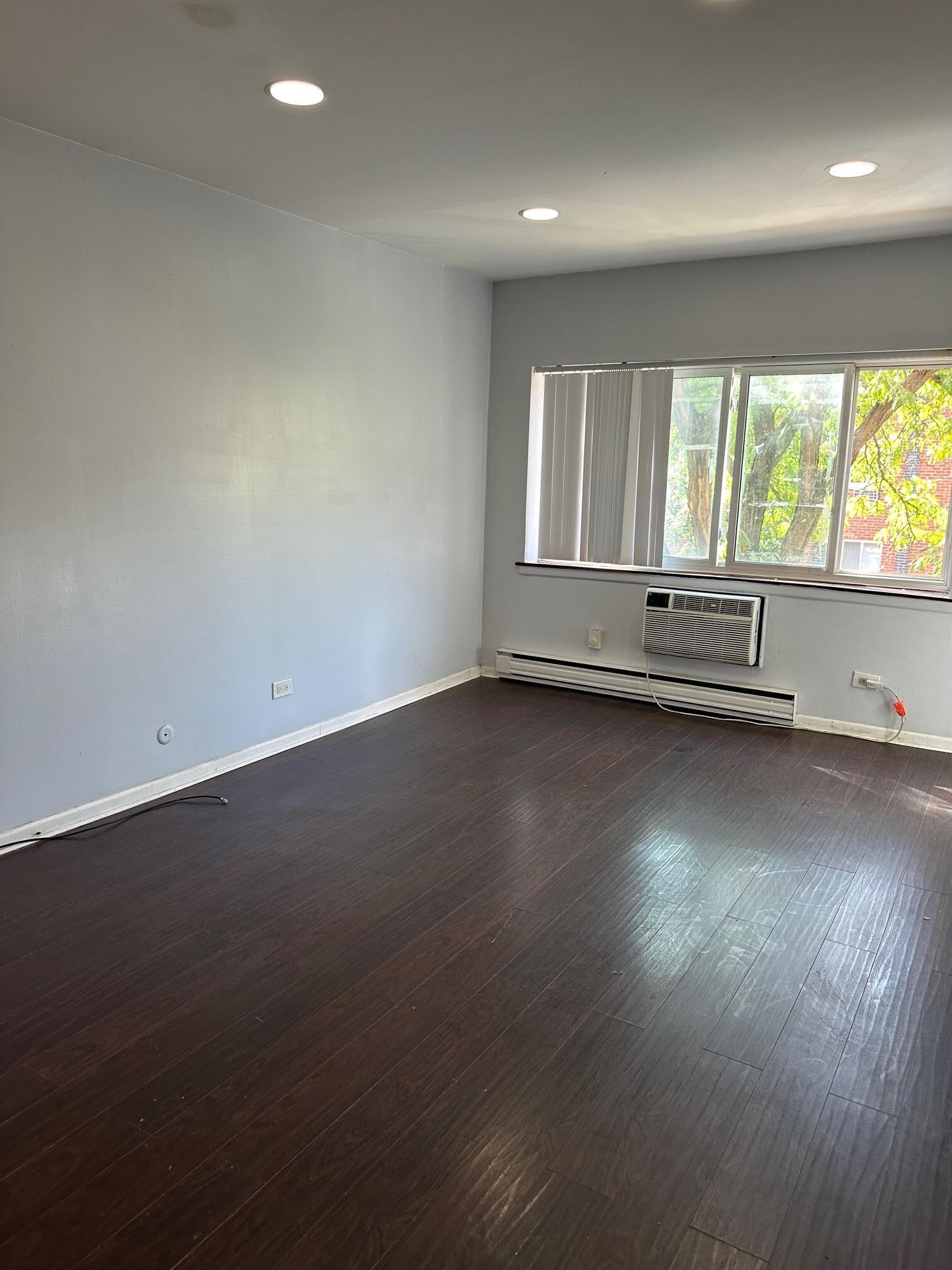 Building Photo - 3825 N Pine Grove Ave