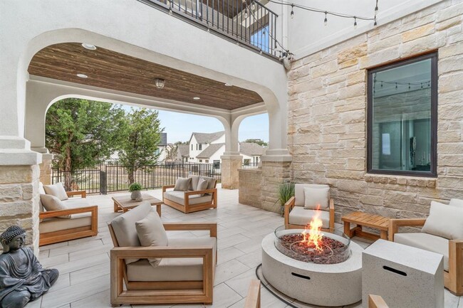 Building Photo - 702 Serene Estates Dr