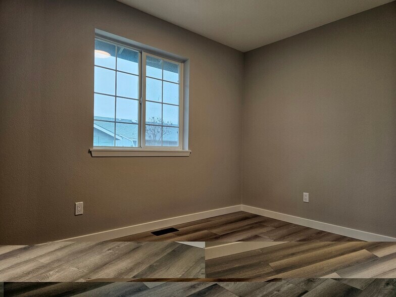 Building Photo - 1355 Yost Cir NE