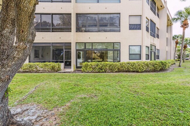 Building Photo - 7460 La Paz Blvd