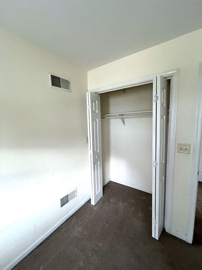 Building Photo - 152 Lantern Ln