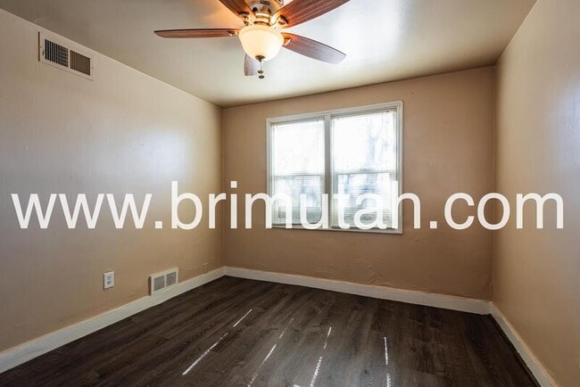 Building Photo - 122 1/2 Girard Avenue - 3