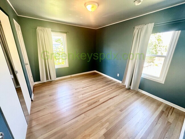 Building Photo - 2-Bedroom 2-Bathroom House in NE Portland,...