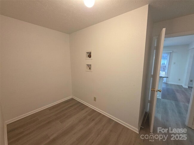 Building Photo - 7014 Sycamore Grove Ct