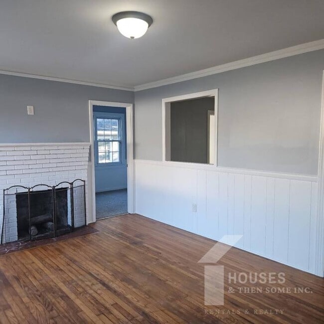 Building Photo - 7 Edwards St