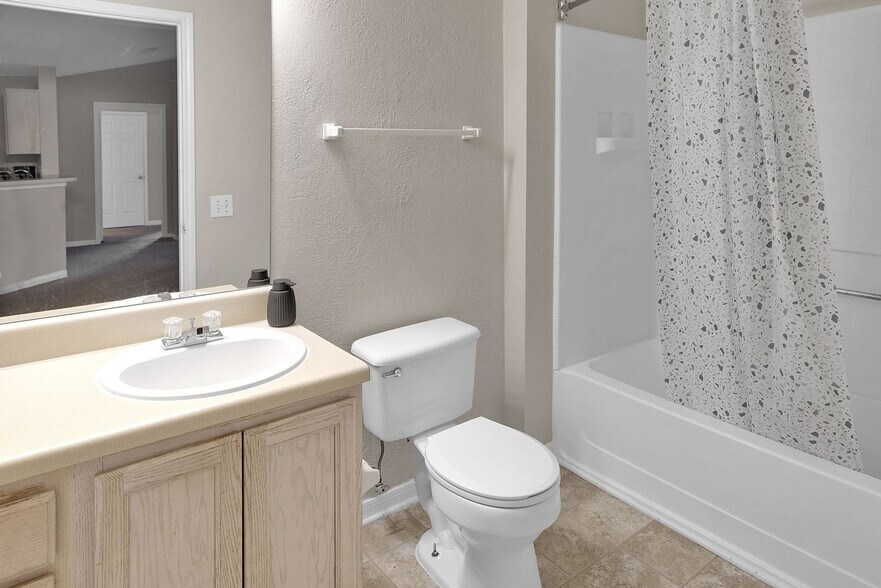 Building Photo - 2805 Wildwood Crossings Dr
