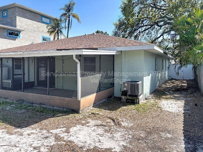 Building Photo - 10597 101st Ave