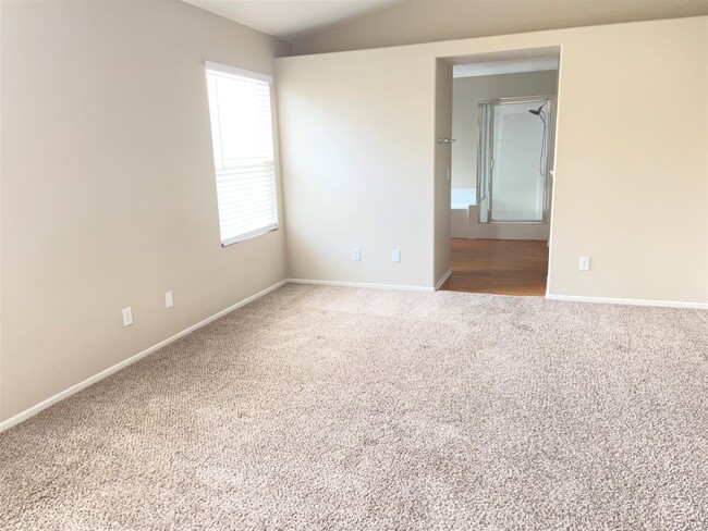 Building Photo - Holiday Move In Special!!