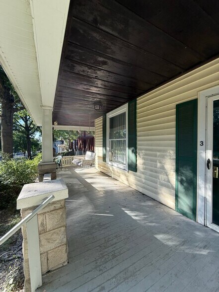 Building Photo - 412 N Church St