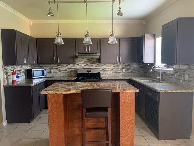 Building Photo - 510 Shiloh Dr