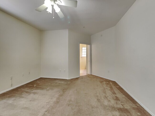 Building Photo - 114 Vista Verdi Cir