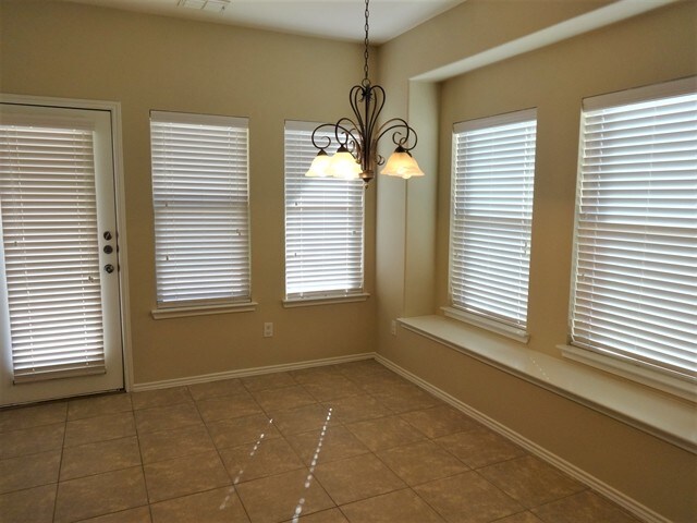 Building Photo - 2969 Lakeview Cir