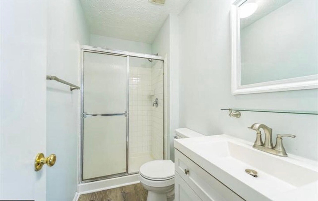 Building Photo - 11 Gemstone Ct