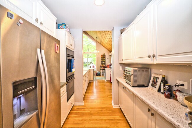 Building Photo - 565 Juneberry Rd