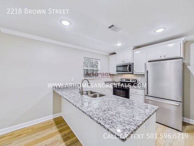 Building Photo - 2218 Brown St