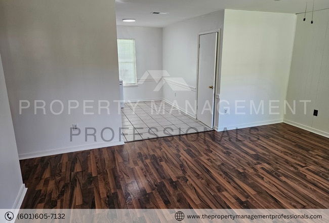 Building Photo - 1732 Brookhollow Cir