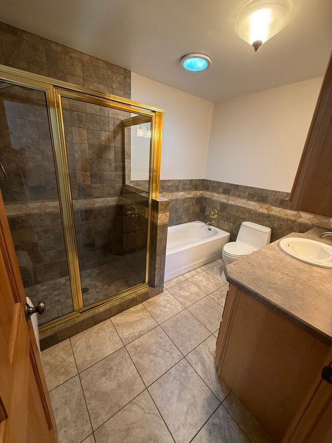 Building Photo - 3 Bed 2 Bath Large Semi-Rural Modern Beautiful Home