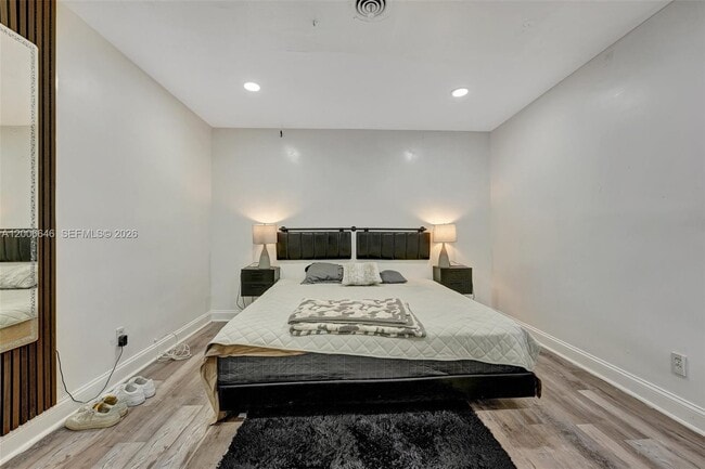 Building Photo - 18600 NE 7th Ct