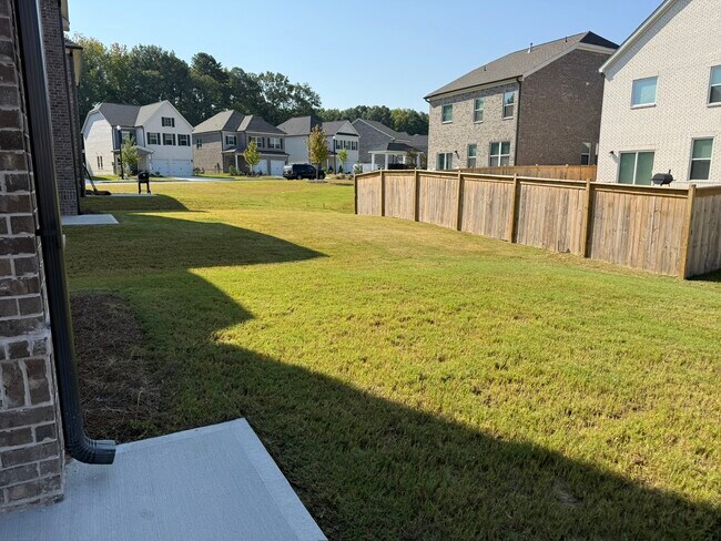 Building Photo - 2090 Ecoland Dr