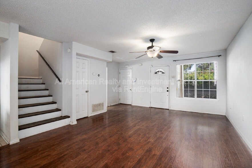 Building Photo - 426 Corvet St