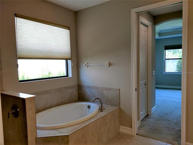 Building Photo - 654 Resolute Ln