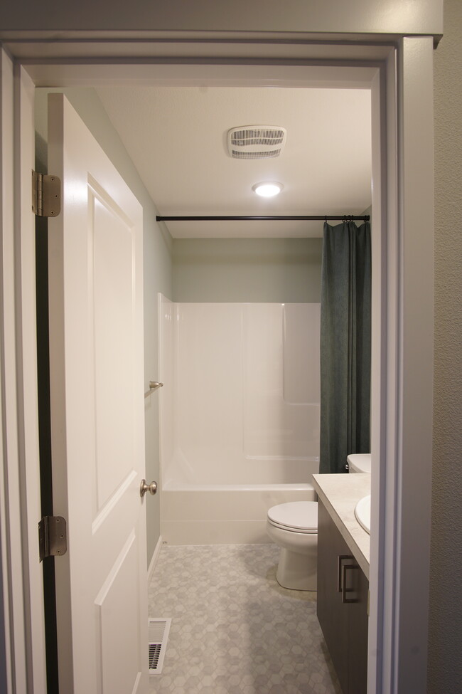 Bathroom - Upstairs - 7447 SE Chinquapin Dr