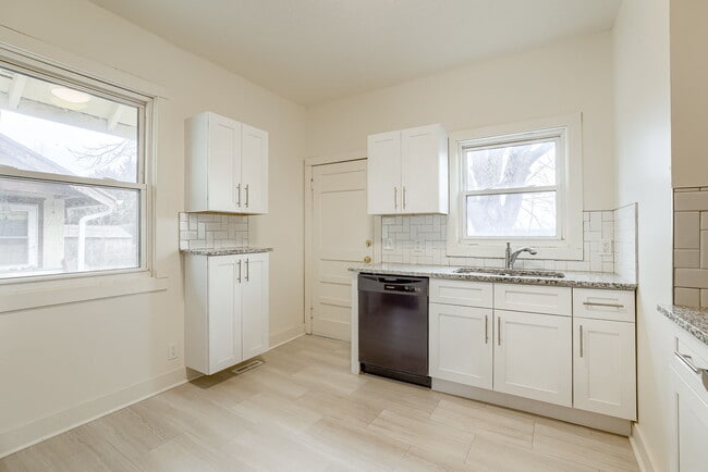 Building Photo - 6931 N 24th St