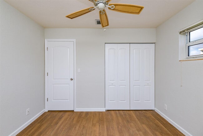 Building Photo - 101 SW 2nd Ave