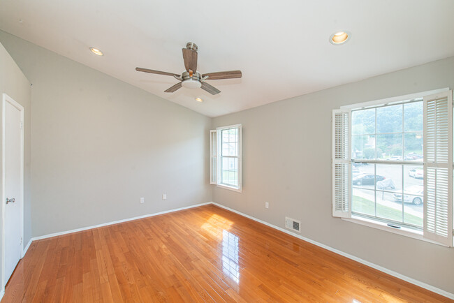 Primary Bedroom - 158 Harvest Ln