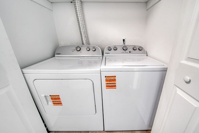 Building Photo - 307 Railroad St