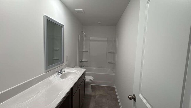 Building Photo - 576 River Run Dr