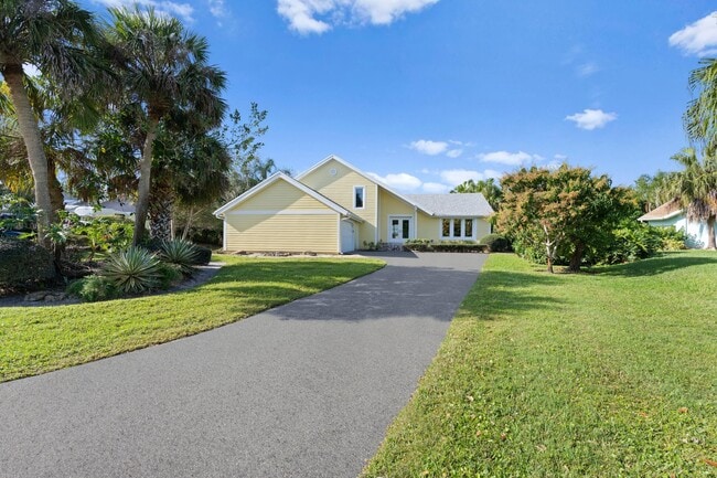Building Photo - 2626 SE Erickson Dr