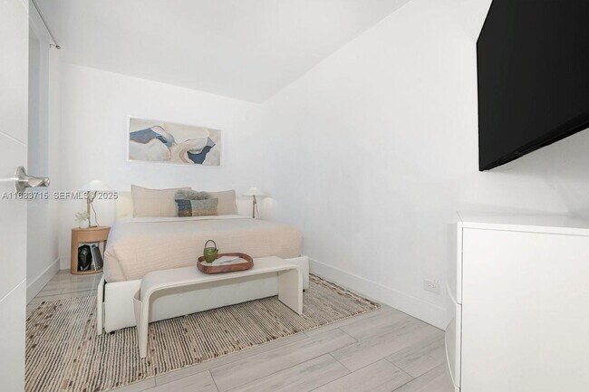 Building Photo - 2301 Collins Ave