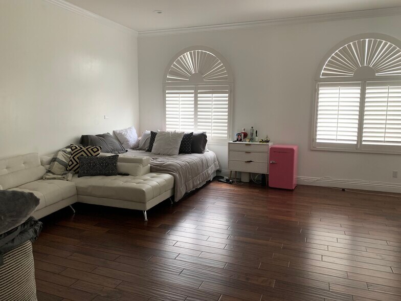 Building Photo - 12766 Jolette Ave