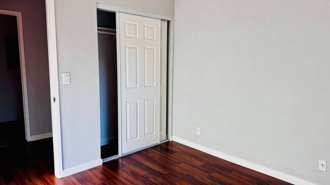 Building Photo - Charming 3BR/1.5BA Townhouse in Pleasanton...