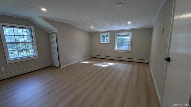 Building Photo - 362 Strawtown Rd