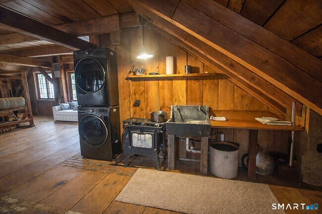 Building Photo - 45 Hoppen Rd