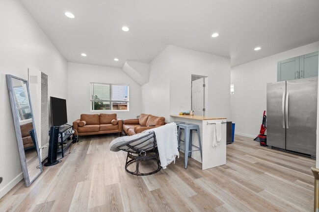 Building Photo - Brand new!