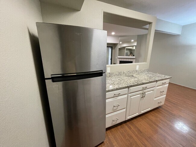 Building Photo - Bright Spacious Downstairs 1 bedroom 1 bath Condo in Serene North San Jose Community