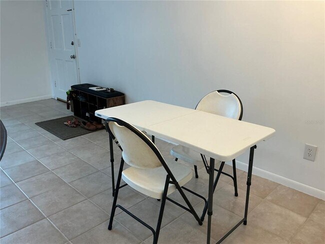 Building Photo - 2525 W Bay Dr