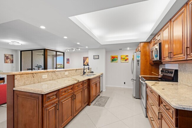 Building Photo - 825 Egret Cir