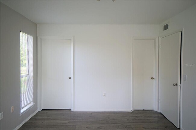 Building Photo - 9481 Highland Oak Dr