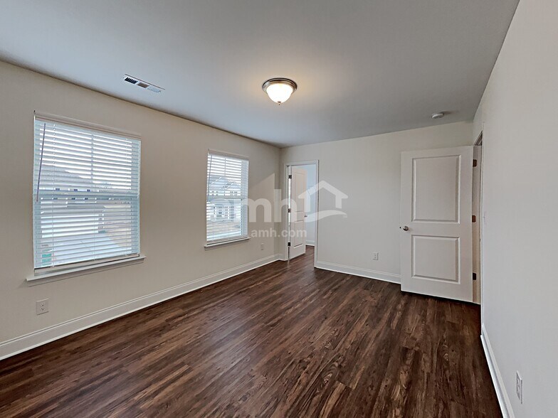 Building Photo - 4849 Chutney Dr