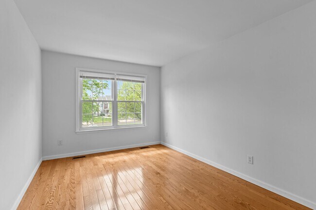 Building Photo - 14 Aster Way