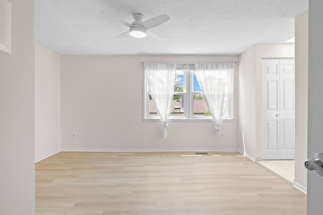 Building Photo - 125 W Annandale Rd