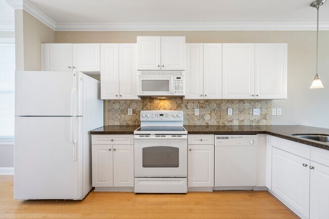 Building Photo - 3 bedroom, 2 1/2 bath unfurnished Townhouse located in Surf City-Ocean views